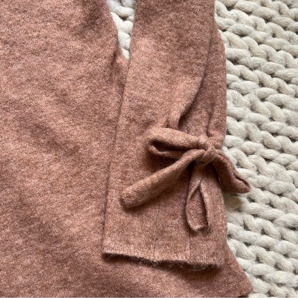 Babaton The Group Wool Sweater with Bow Sleeves | xxs - Picture 6 of 14